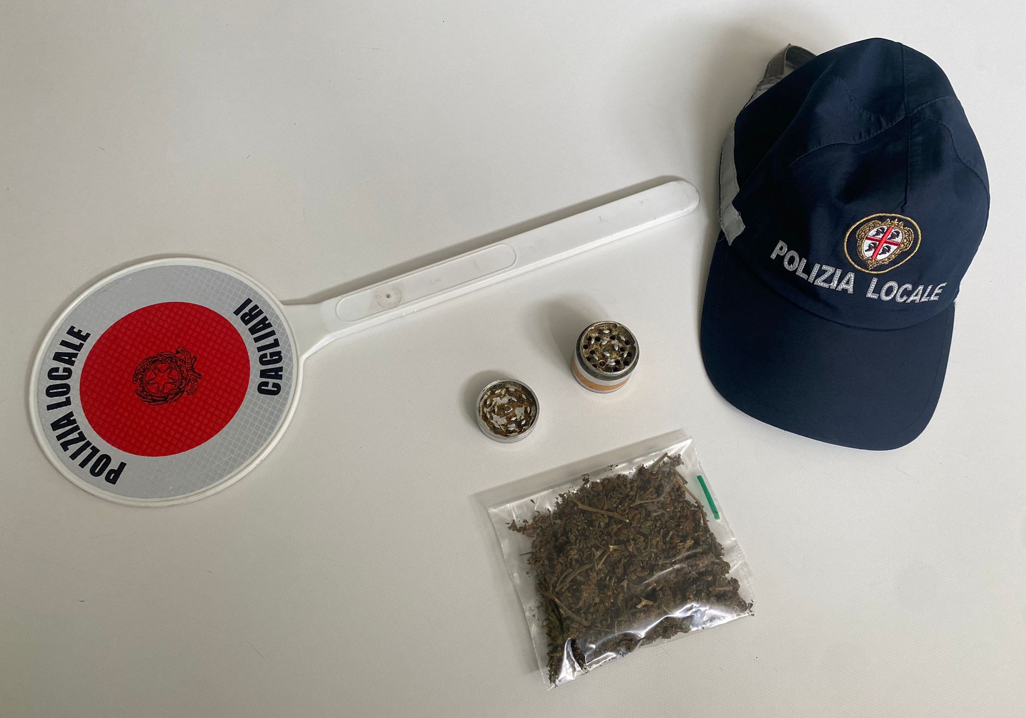 Cagliari, scuola materna di via Premuda occupata: dentro anche la droga, denunciati tutti gli abusivi