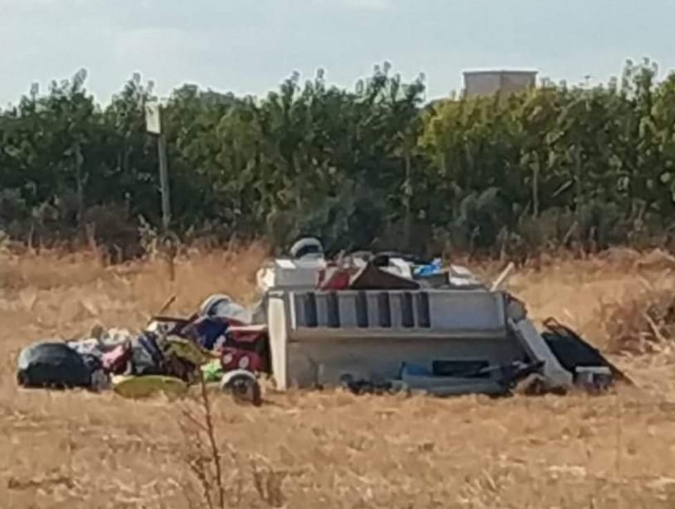 Quartu, scarica abusivamente macerie in un terreno a Flumini: cafone incastrato dalle telecamere