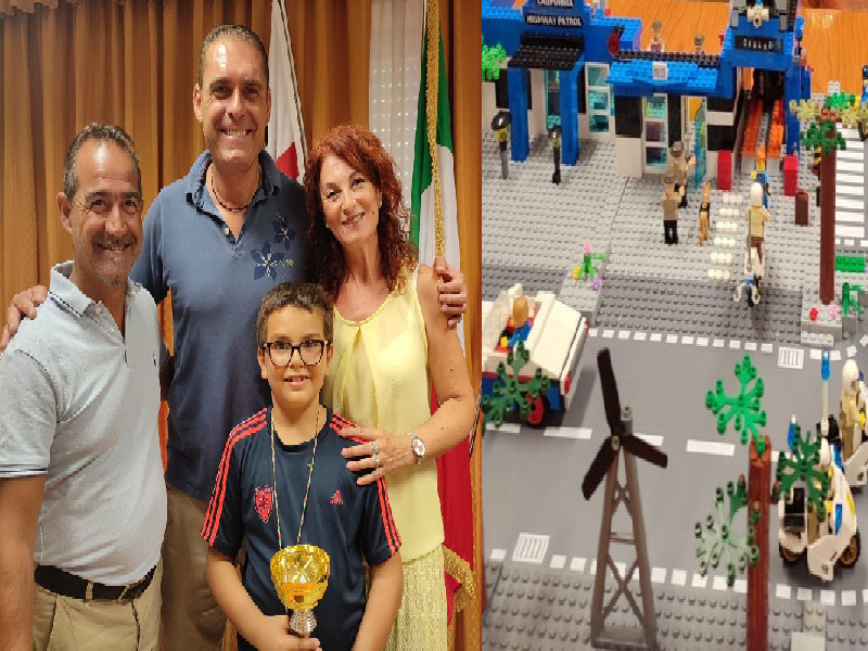 Costruisce una stazione di polizia con i Lego e trionfa a Monserrato: Capoterra festeggia Davide Vacca