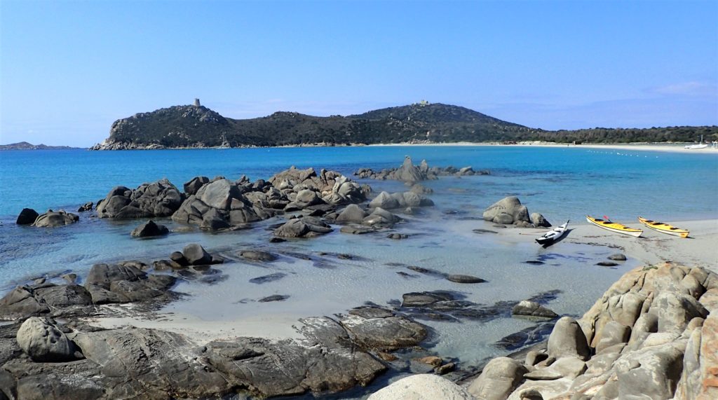 Sorpreso a pescare nell’area marina protetta di Villasimius: maxi multa a un sub