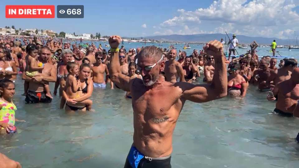 Cagliari, per Sorrentino missione compiuta: “Mentre nuotavo pensavo ad Amelia e piangevo”