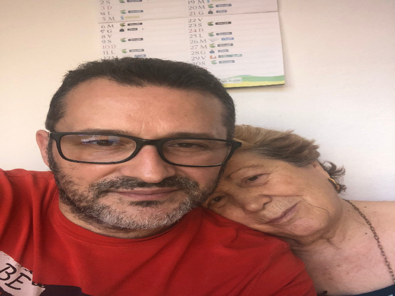 Serramanna, il calvario di Mirko: “Aiuto papà, mamma e sorella invalidi senza nessun sostegno”