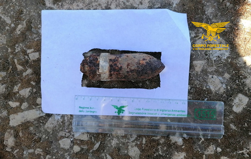 Isili, un ordigno della seconda guerra mondiale in campagna: artificieri in azione