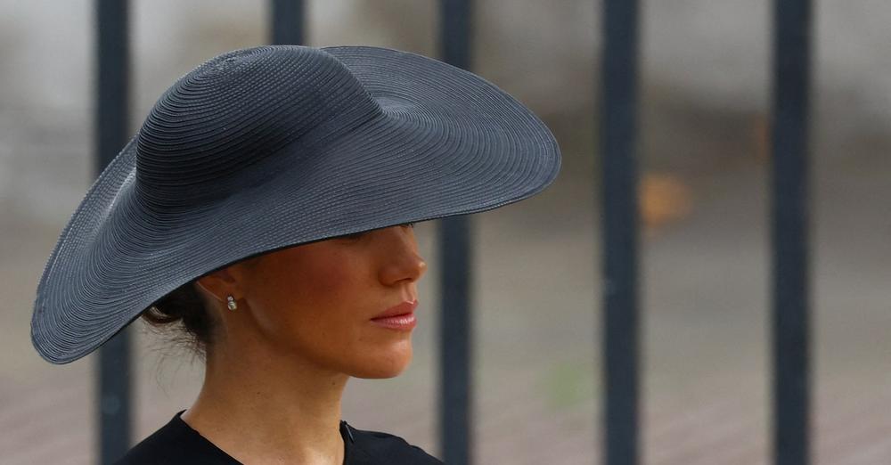 Il risvolto gossip dei funerali reali: Meghan scrive a Carlo per fare pace