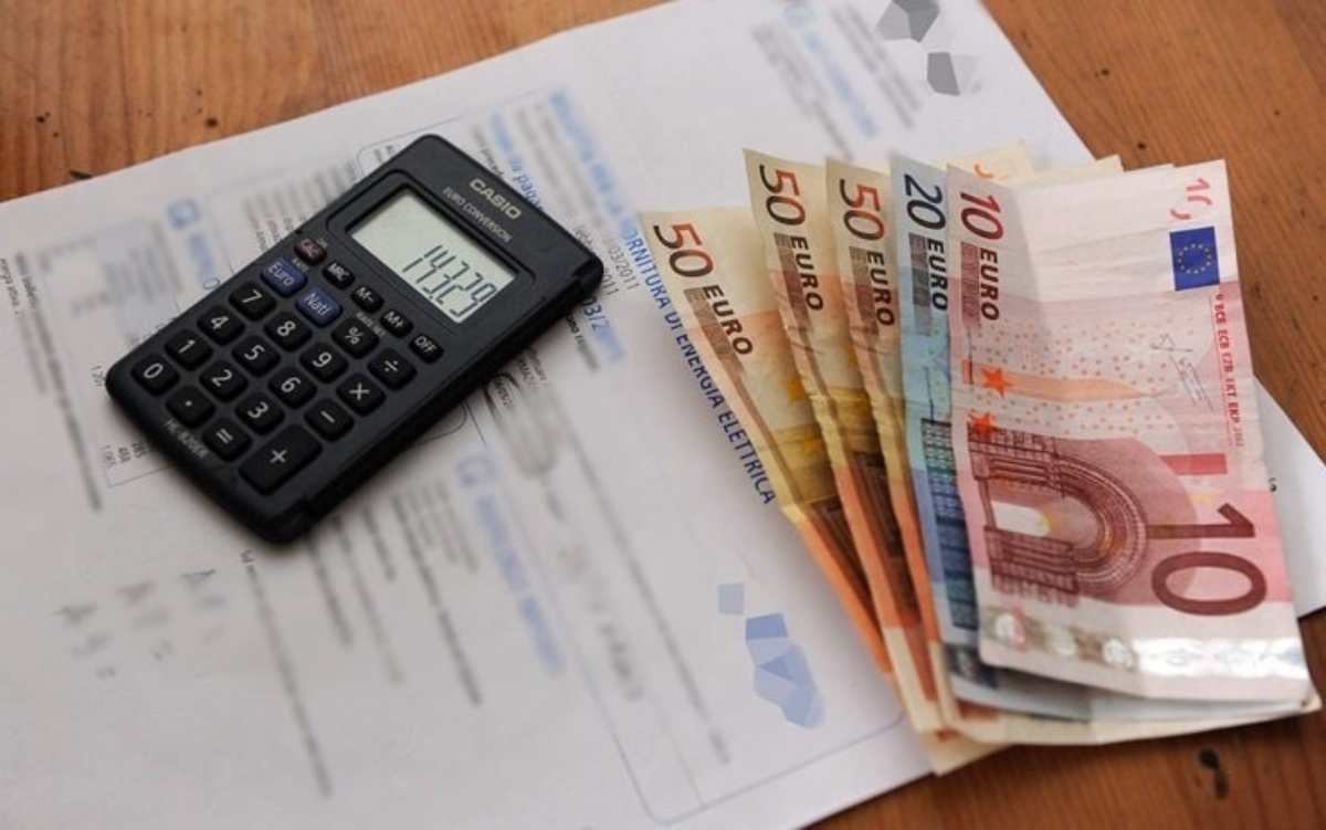 Bollette e caro prezzi, in Sardegna ecco la “stangata d’autunno”: oltre 2 mila euro di spesa in più a famiglia