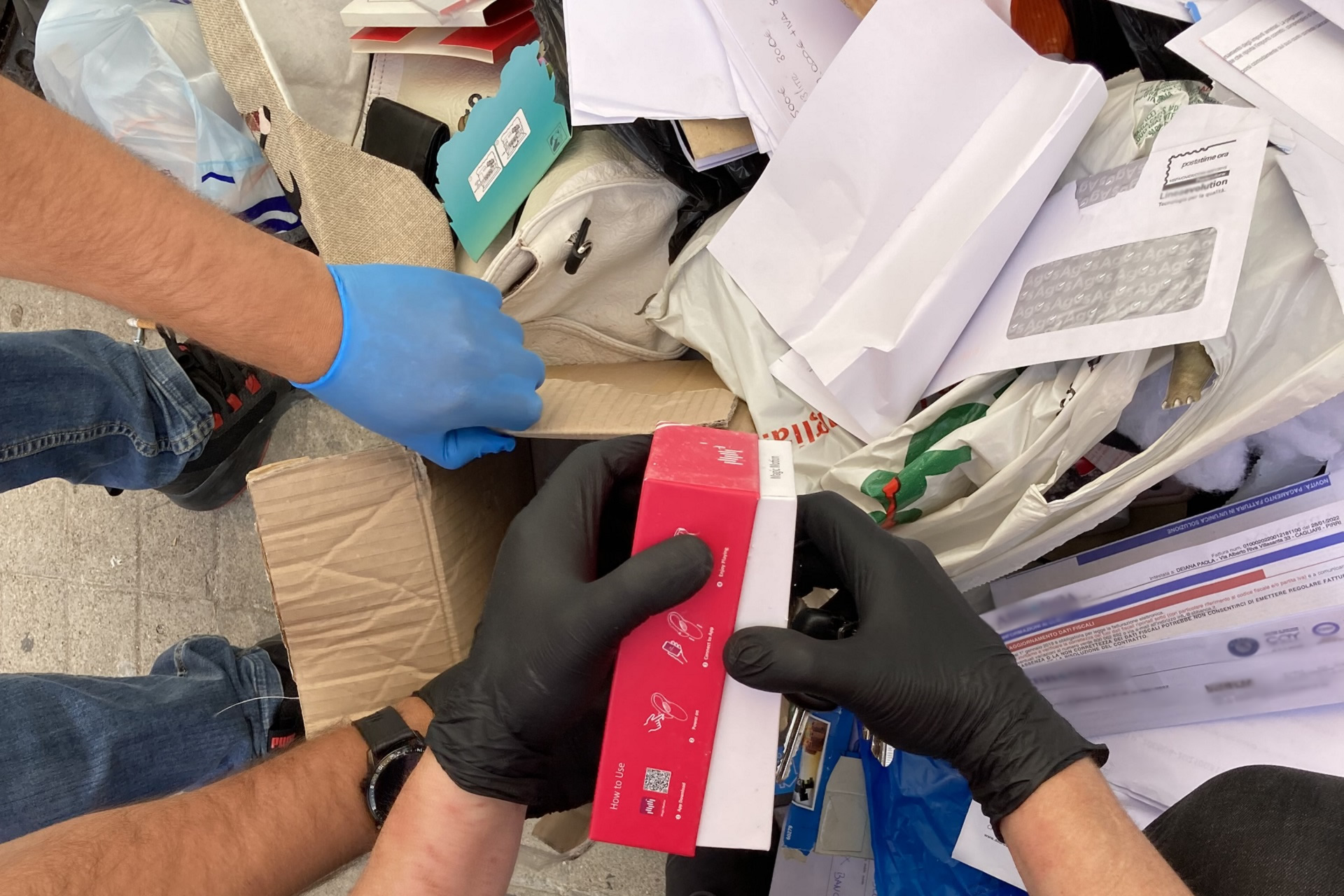 Rifiuti a Cagliari, caccia ai “caddozzi” da Sant’Elia alla Marina: decine di sanzioni ad agosto