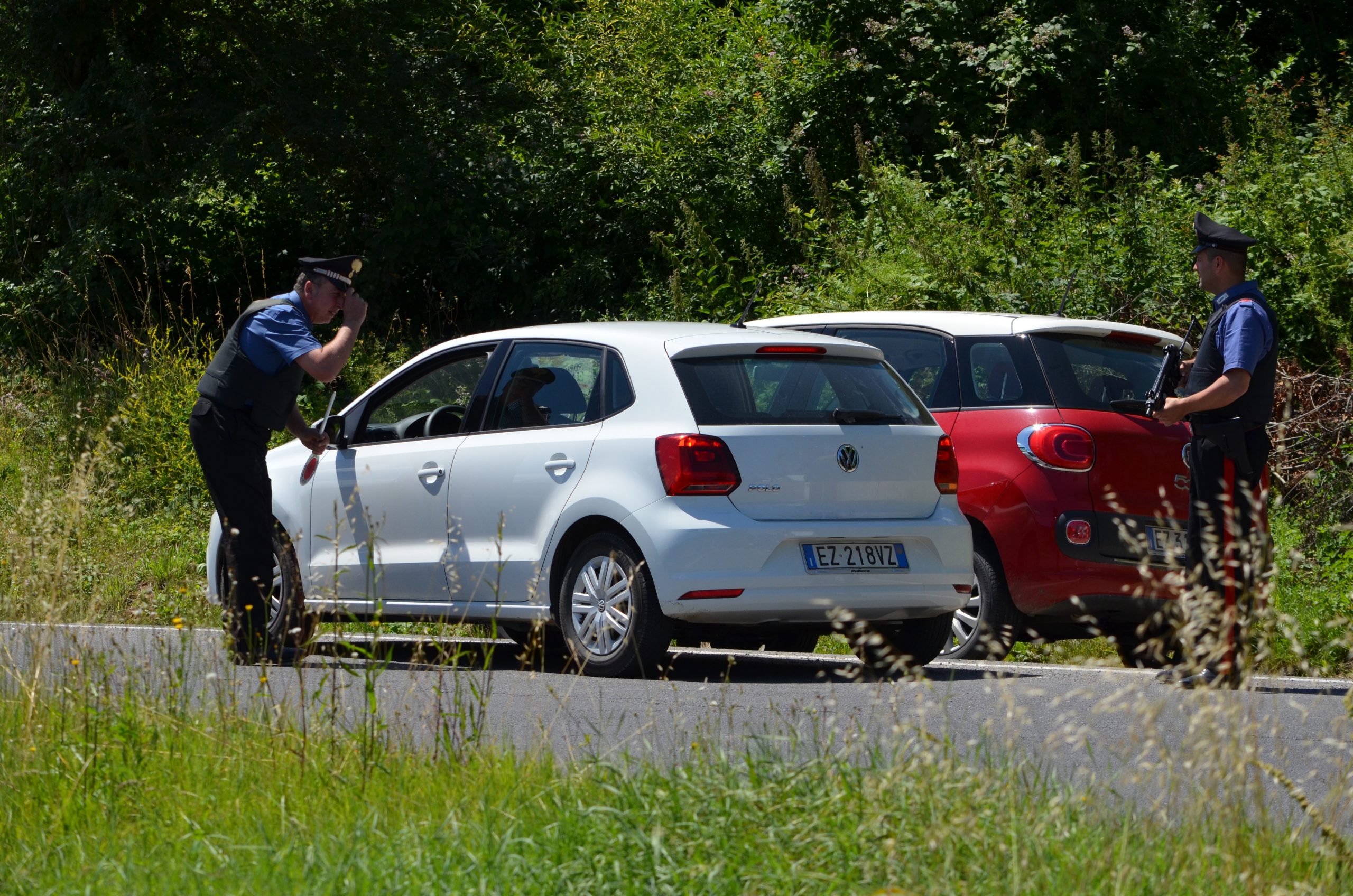 Serramanna, si distrae alla guida e investe una giovane sulle strisce pedonali