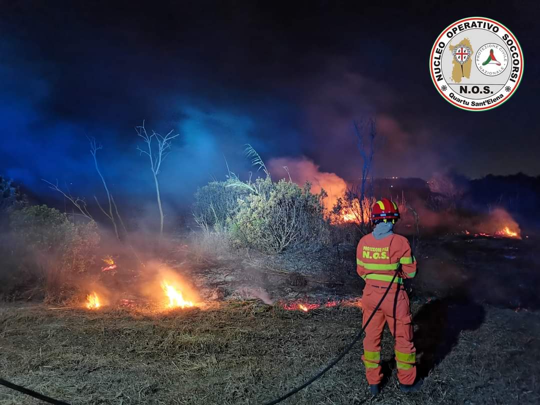 Quartu, ennesimo sfregio a Molentargius: 3 grossi incendi divorano canneti e piante