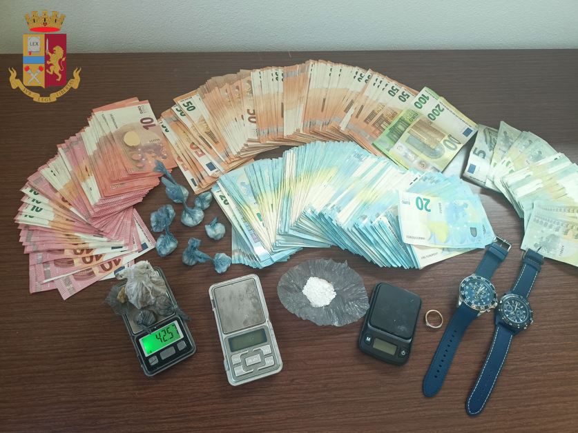 E’ ai domiciliari e spaccia droga, 46enne arrestato a Carbonia