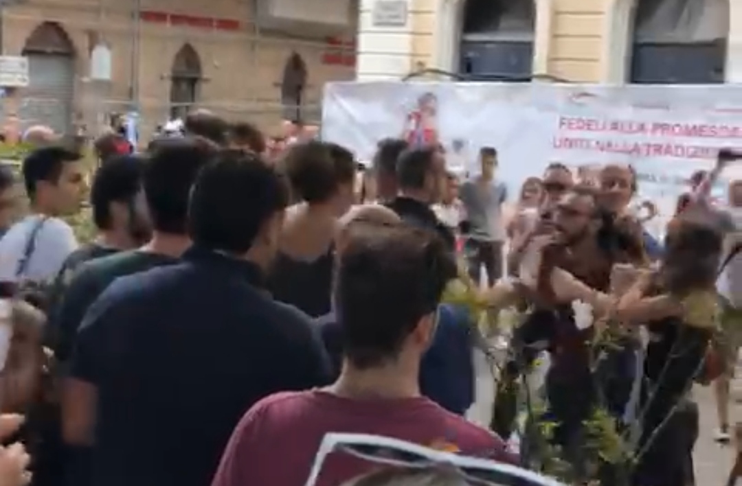 Scontri tra contestatori della Meloni e polizia a Cagliari, 4 denunciati per resistenza