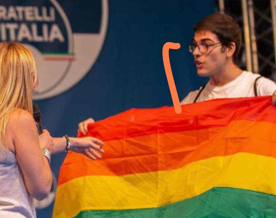Marco Marras, il giovane che ha contestato la Meloni a Cagliari: “Voglio il matrimonio e l’adozione”