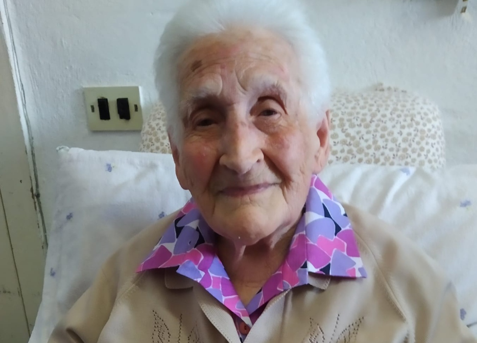 Cagliari, compie 101 anni durante un delicato intervento all’ospedale: la grinta di Elisetta Ilot