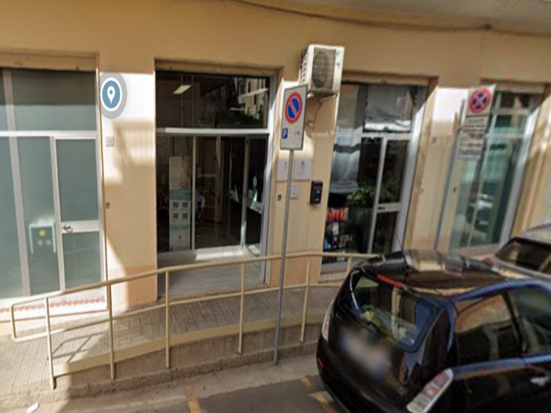 Quartu, spaccata nel centro estetico di via Mercadante: ladri feriti in fuga con i soldi