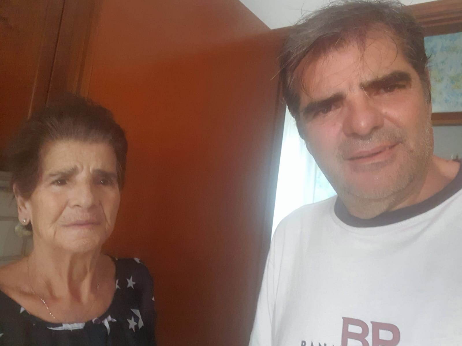 Le lacrime di gioia di Efisia e Luigi: “Abbiamo ancora la nostra casa, il giudice ha concesso una proroga”