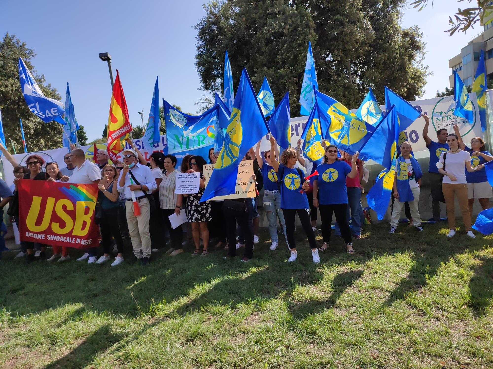 A Cagliari sciopero totale e guerra al Brotzu: “Esausti e sottopagati, la nostra salute è a rischio”