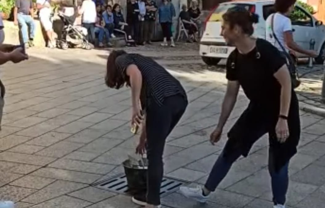 Villanovatulo senza medico, paese in rivolta: bruciate le schede elettorali in piazza