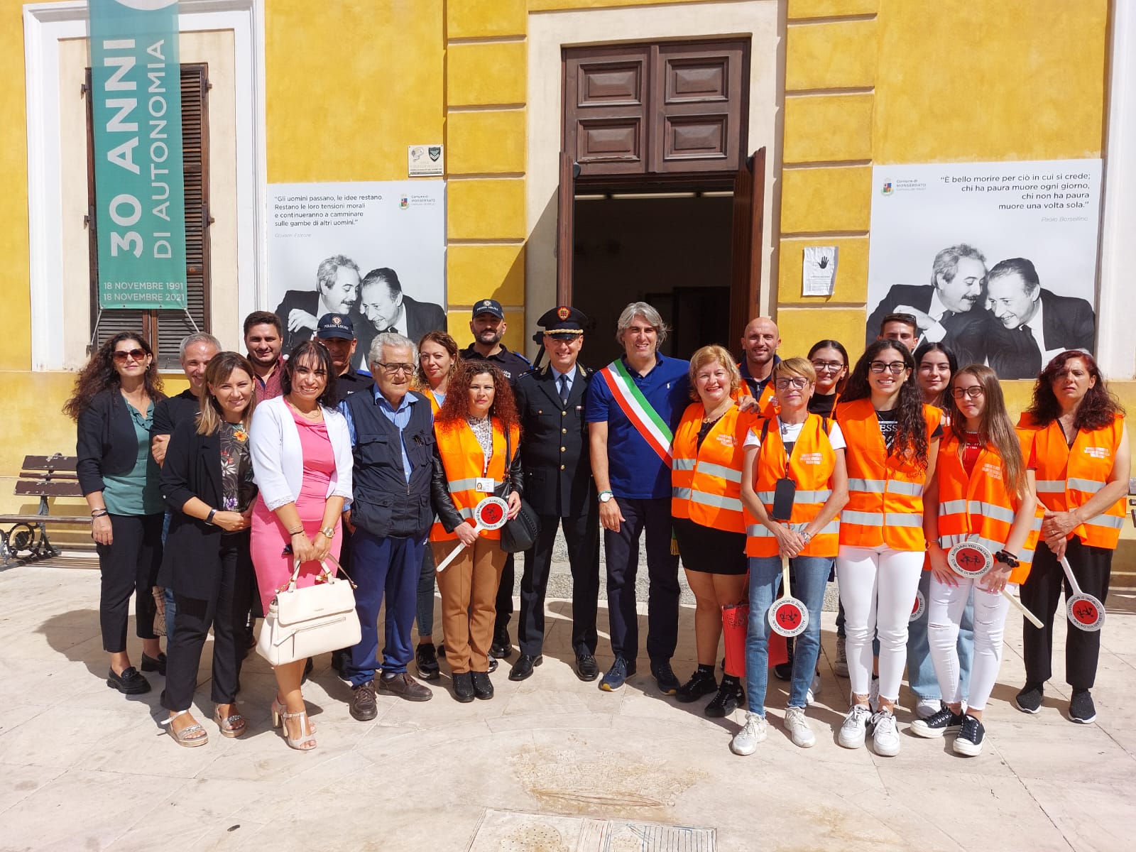 A Monserrato tornano gli ausiliari del traffico davanti alle scuole: “Non solo nonni, ci sono tanti 20enni”