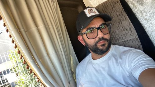 Nonnina in auto contromano sulla 131, camionista cagliaritano eroe blocca la strada e la salva