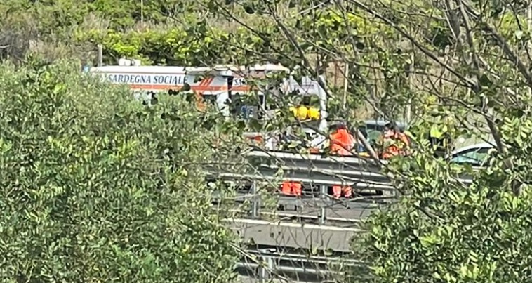 Assemini, grave schianto sulla Ss 130: motociclista 55enne in codice rosso