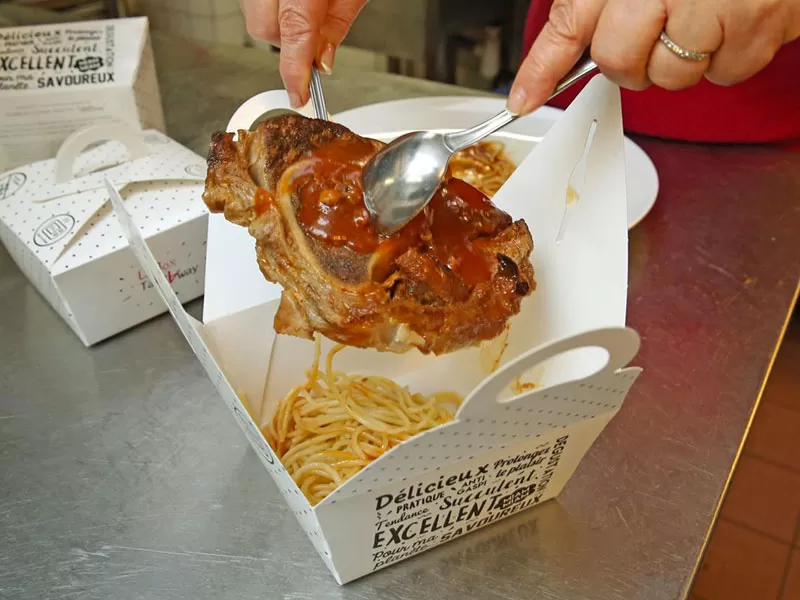 Contro la crisi è boom di doggy bag: 4 sardi su 10 portano a casa gli avanzi del ristorante