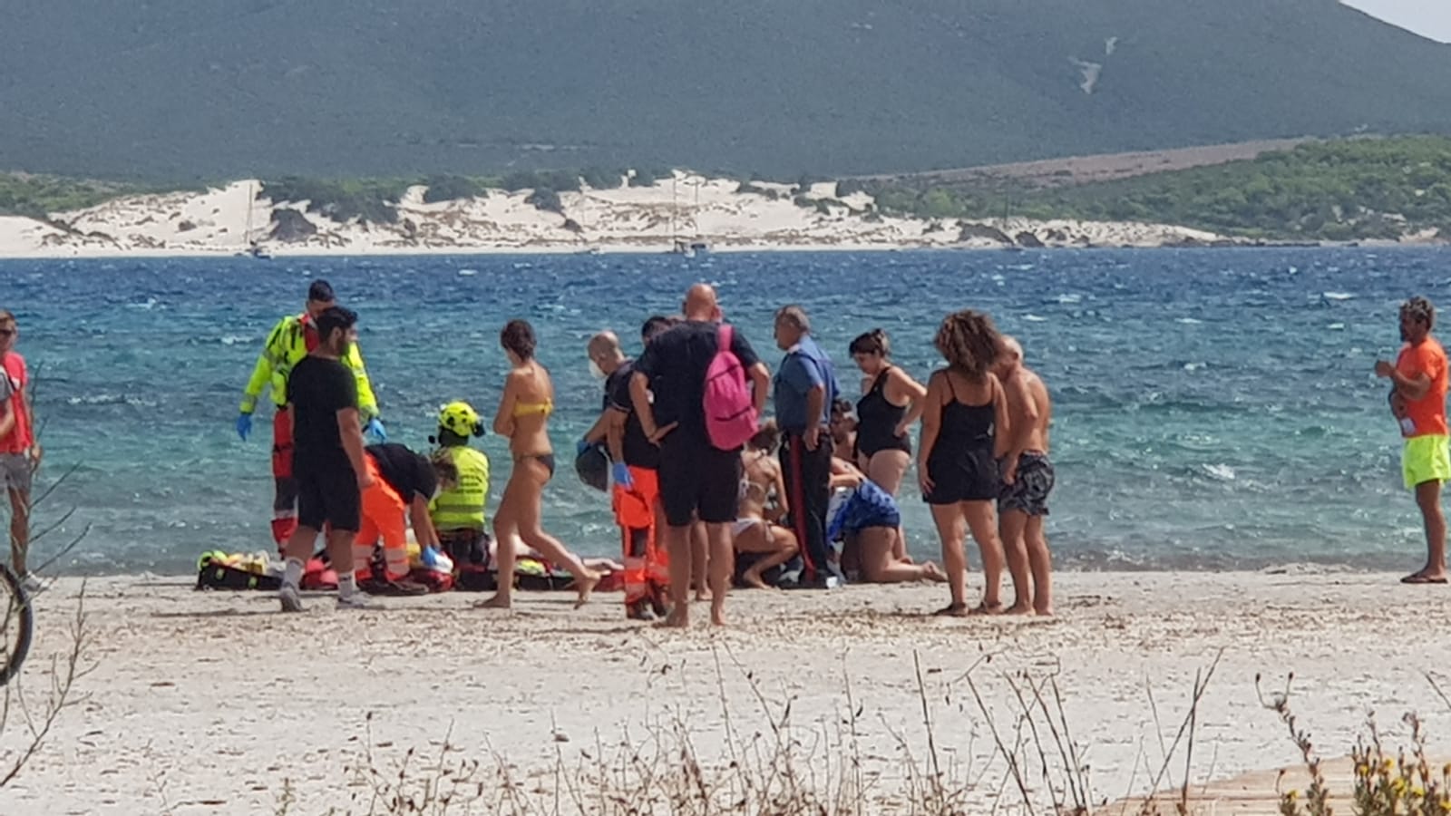 Dramma in Sardegna, 80enne annega mentre fa il bagno a Porto Pino davanti ai parenti