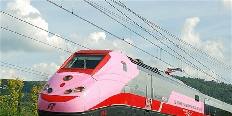 Tumore al seno, prevenzione a Cagliari sul Frecciarosa: ecografie e visite gratis a bordo del treno