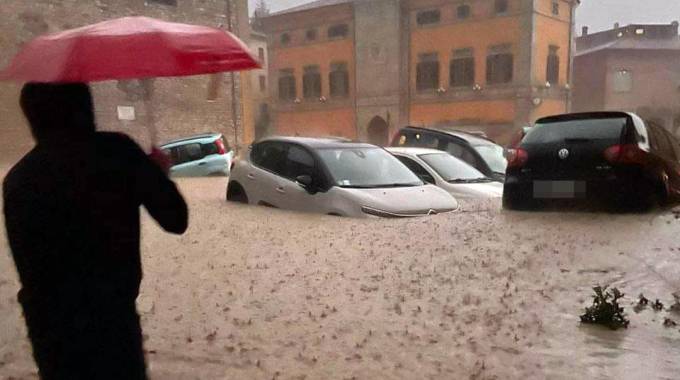 Tragica alluvione nelle Marche, ci sono 7 morti: un bimbo tra i dispersi