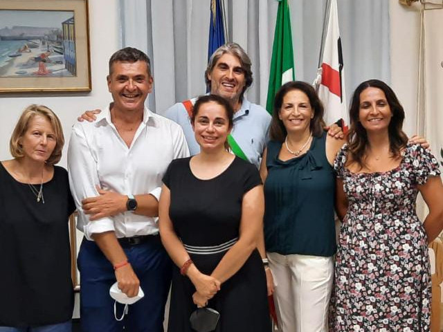 Monserrato, la Giunta Locci si taglia l’indennità: “Stipendi più alti ma solo con i soldi della Regione”