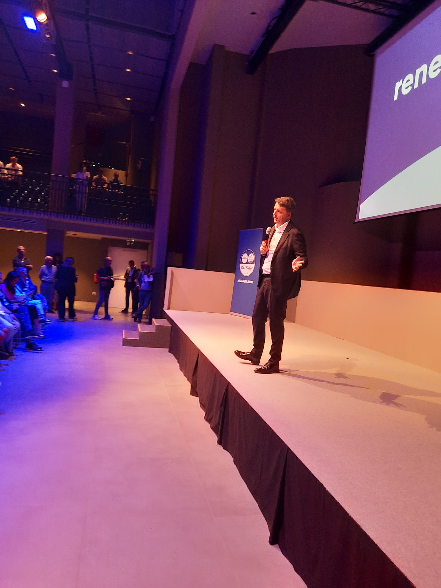 Renzi a Cagliari: “Il reddito di cittadinanza legge sbagliata, spesso finisce a chi non ne ha titolo”