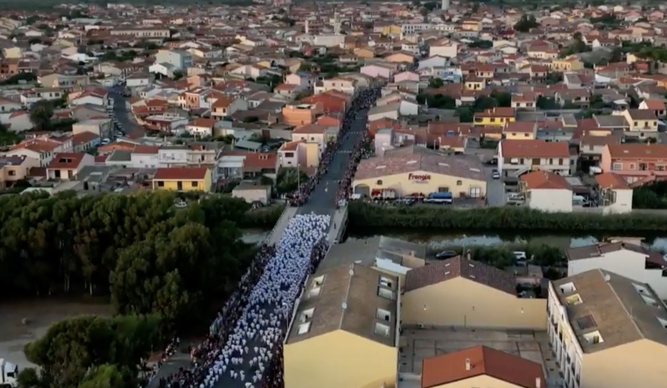 Santu Srabadoi è rientrato a Cabras, migliaia di persone entusiaste per l’arrivo del simulacro