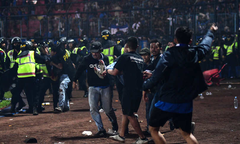 Indonesia, strage allo stadio dopo la partita: oltre 180 morti