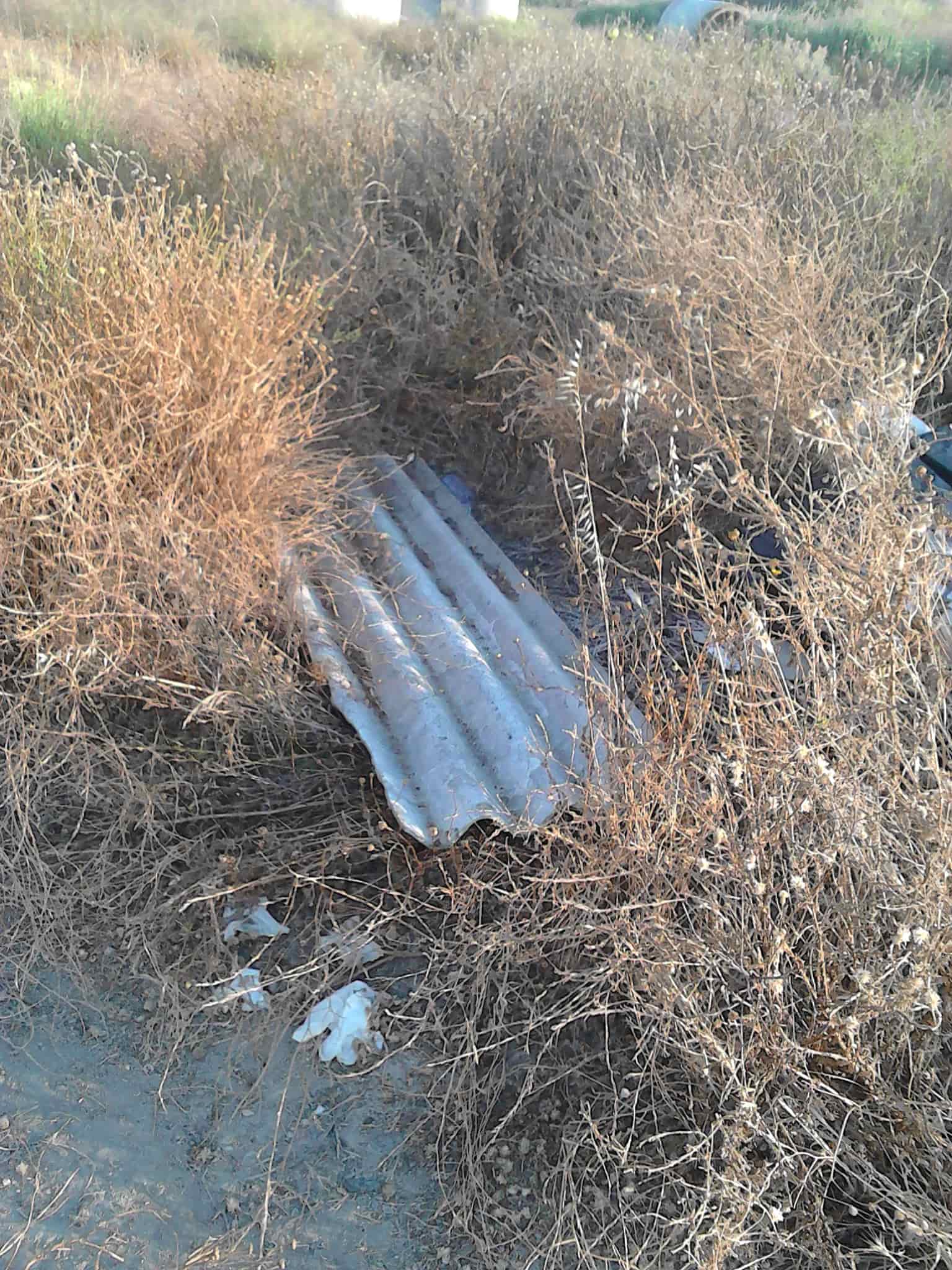 Cagliari, la denuncia degli ambientalisti: “Una crescente discarica di detriti e amianto a Terramaini”