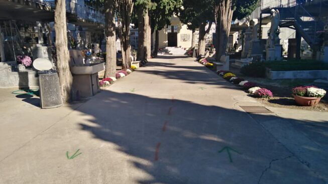 Monserrato, la rabbia dei parenti dei defunti: “Tombe inaccessibili per colpa dei lavori”
