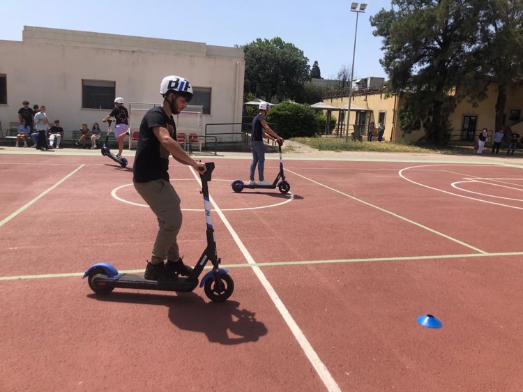 Quartu, sì alle lezioni di sicurezza stradale nelle scuole: “Anche per guidare i monopattini”