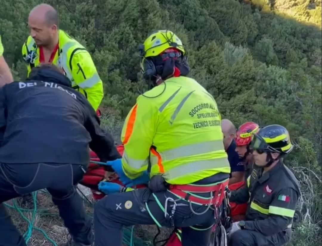 Villasimius, centauro 44enne vola giù nella scarpata: portato al Brotzu in codice rosso
