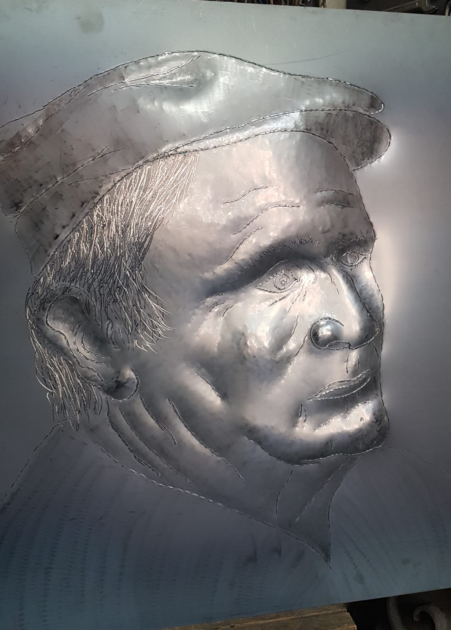 Da Riva a Parodi: a Quartu nei graffi sul ferro i volti di chi ha fatto grande l’isola