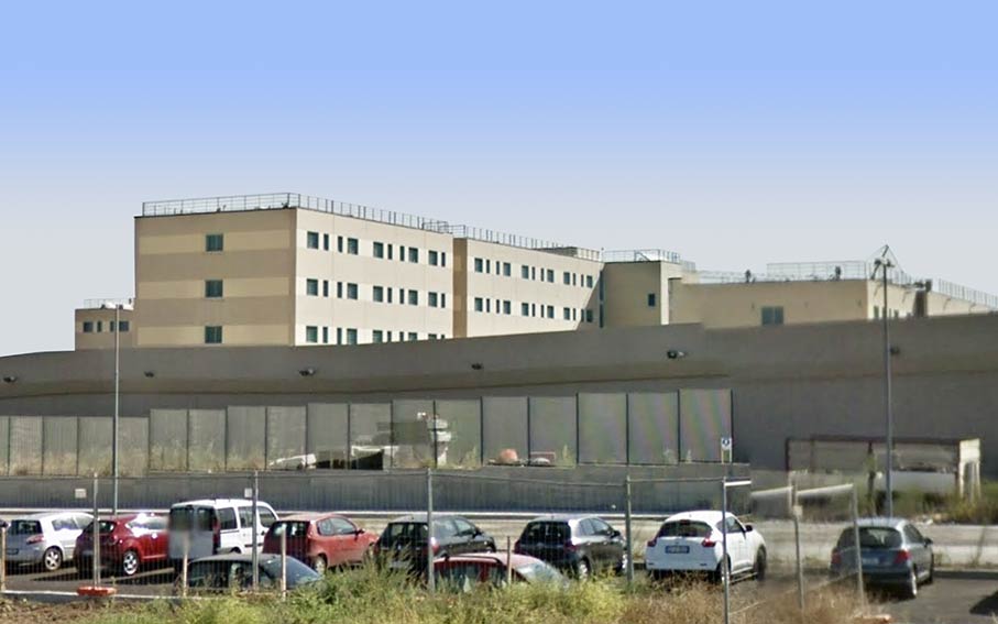 Detenuto schiaffeggia un poliziotto, tensione nel carcere di Bancali: “Non abbiamo nemmeno il taser”