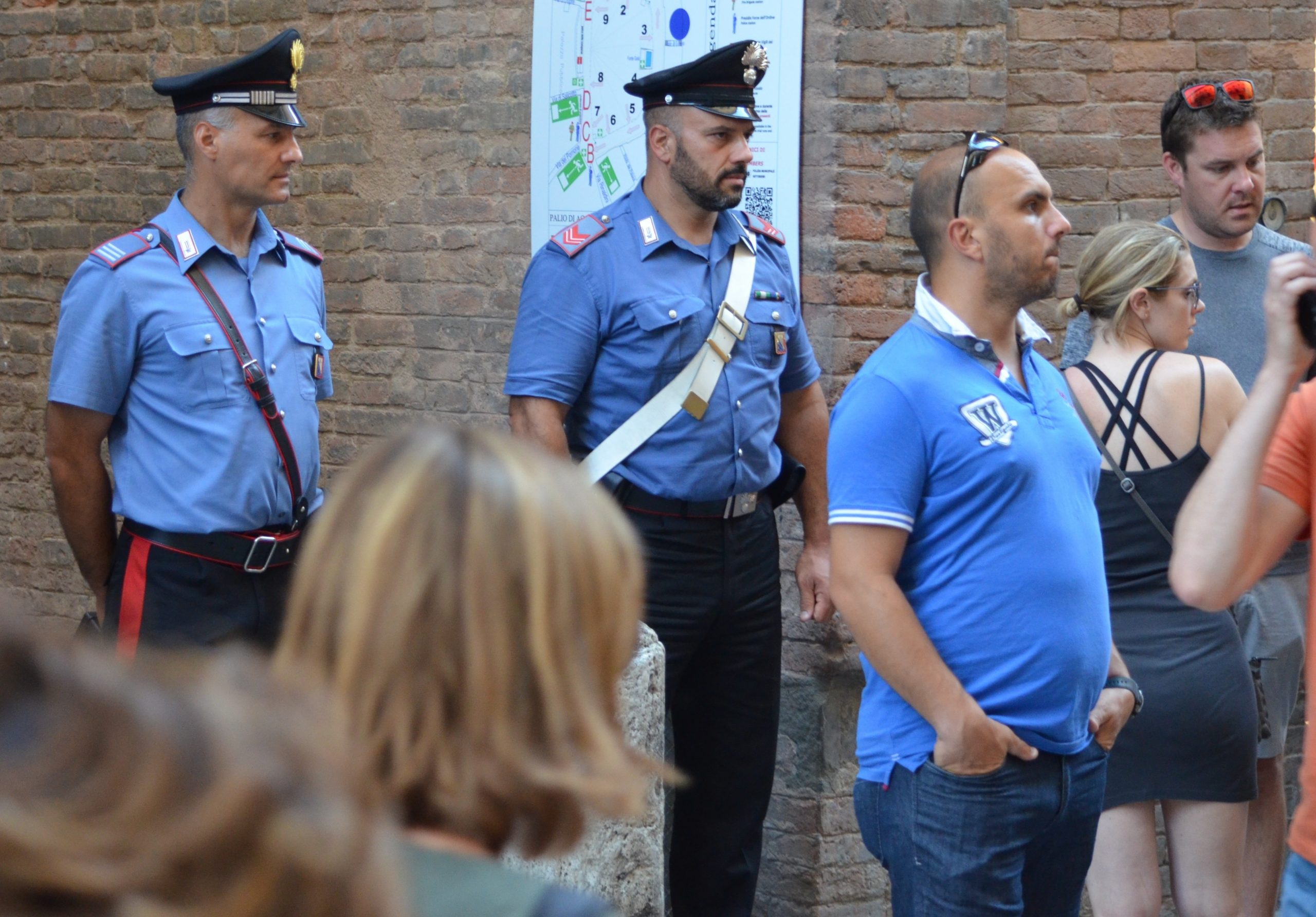 Guida senza patente e trovata in possesso fuochi d’artificio illegali, nei guai una ragazza di Assemini