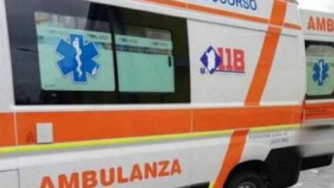 Quartu, auto si schianta contro un palo in via Marconi: due giovani all’ospedale