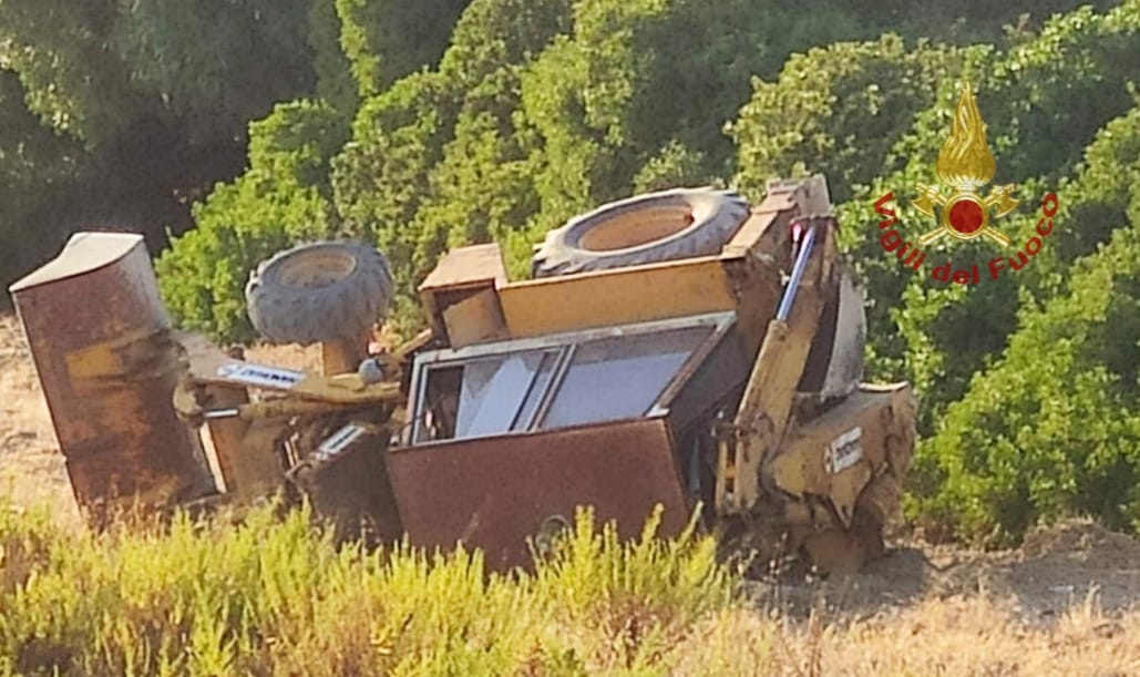 Trattore si ribalta, paura nelle campagne tra Soleminis e Dolianova: due feriti