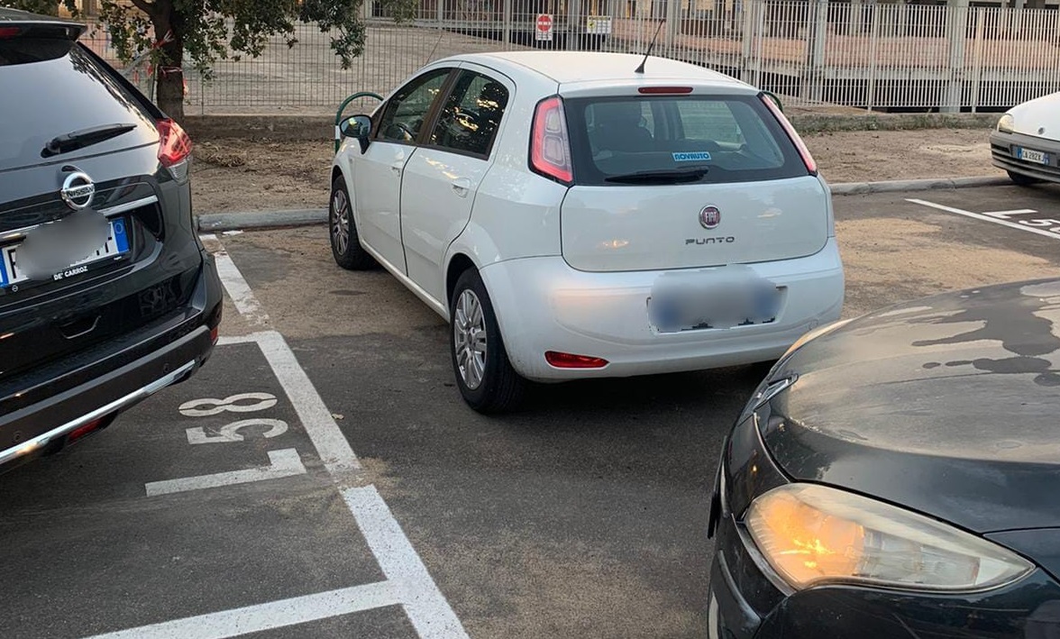 Cagliari, sosta selvaggia nel parcheggio del Brotzu: bloccati i tamponi drive in dell’ospedale