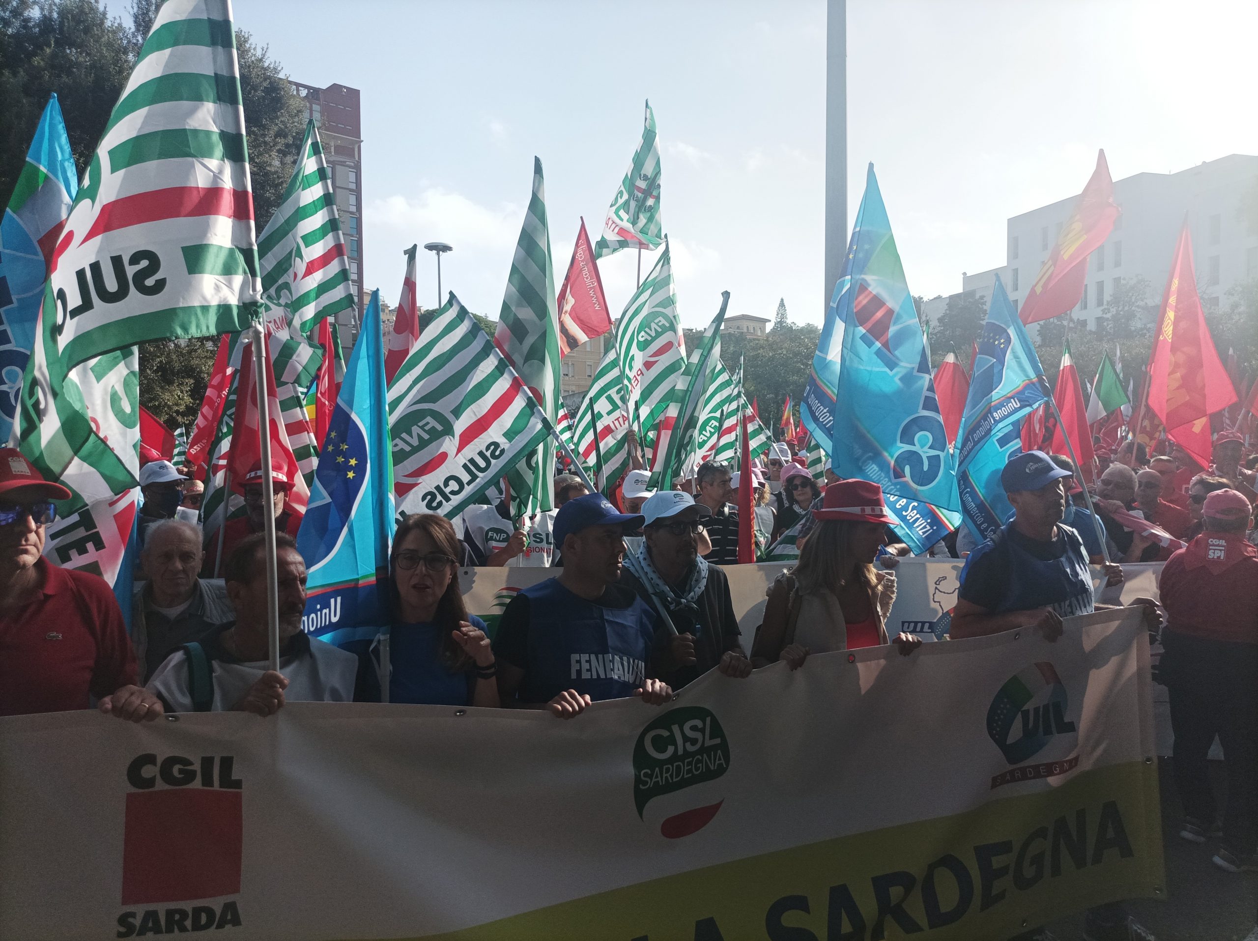 Disastro sanità, in migliaia da tutta la Sardegna a Cagliari: “Vogliamo cure sicure”