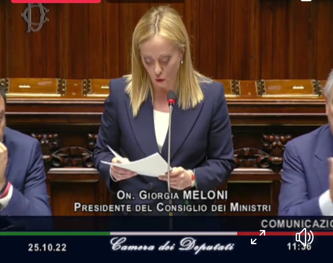 Meloni alla Camera per la fiducia: “Grande emozione per la solennità del momento”