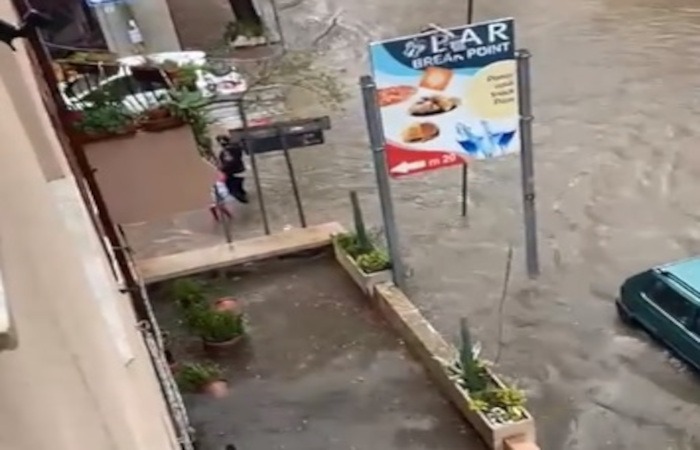 Bomba d’acqua a Orosei, fiumi nelle strade e paese allagato