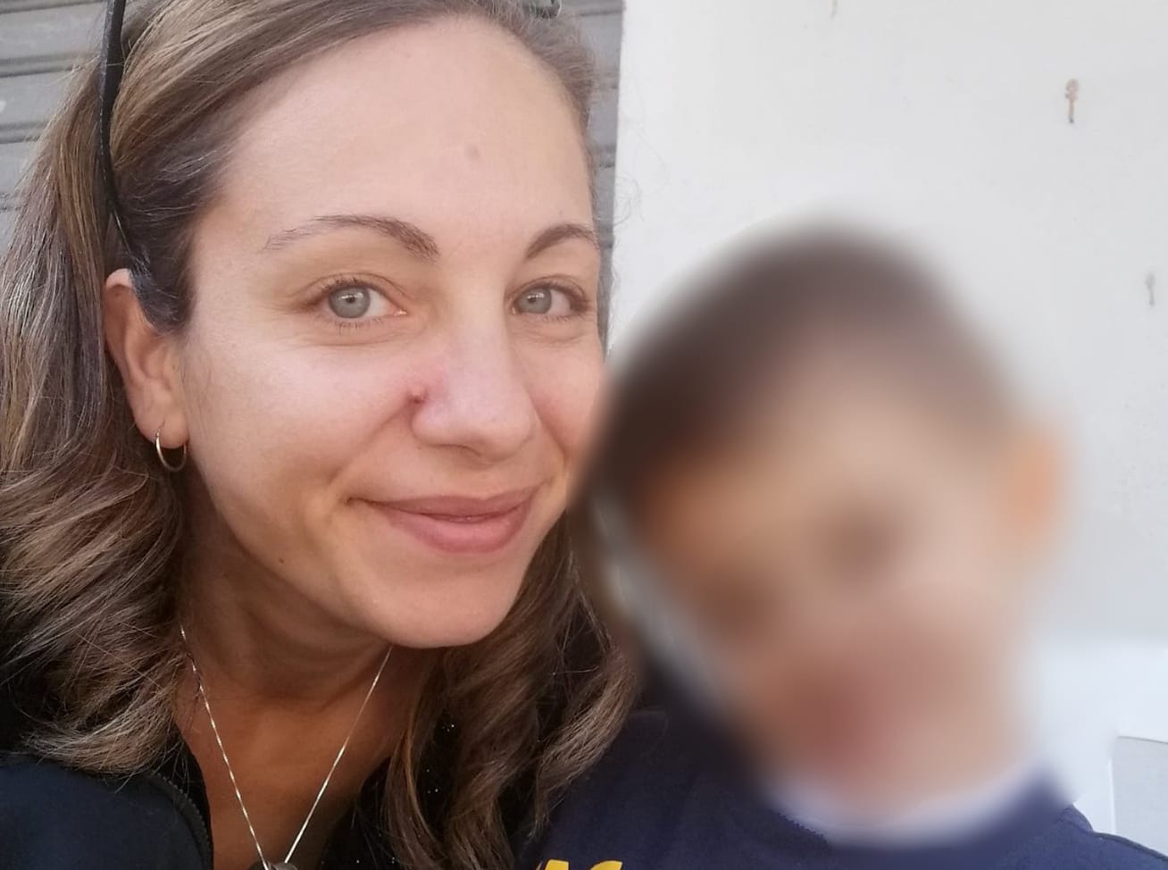 Mamma turista si dimentica il passeggino e il paese si mobilita: la favola dell’ospitalità a Desulo