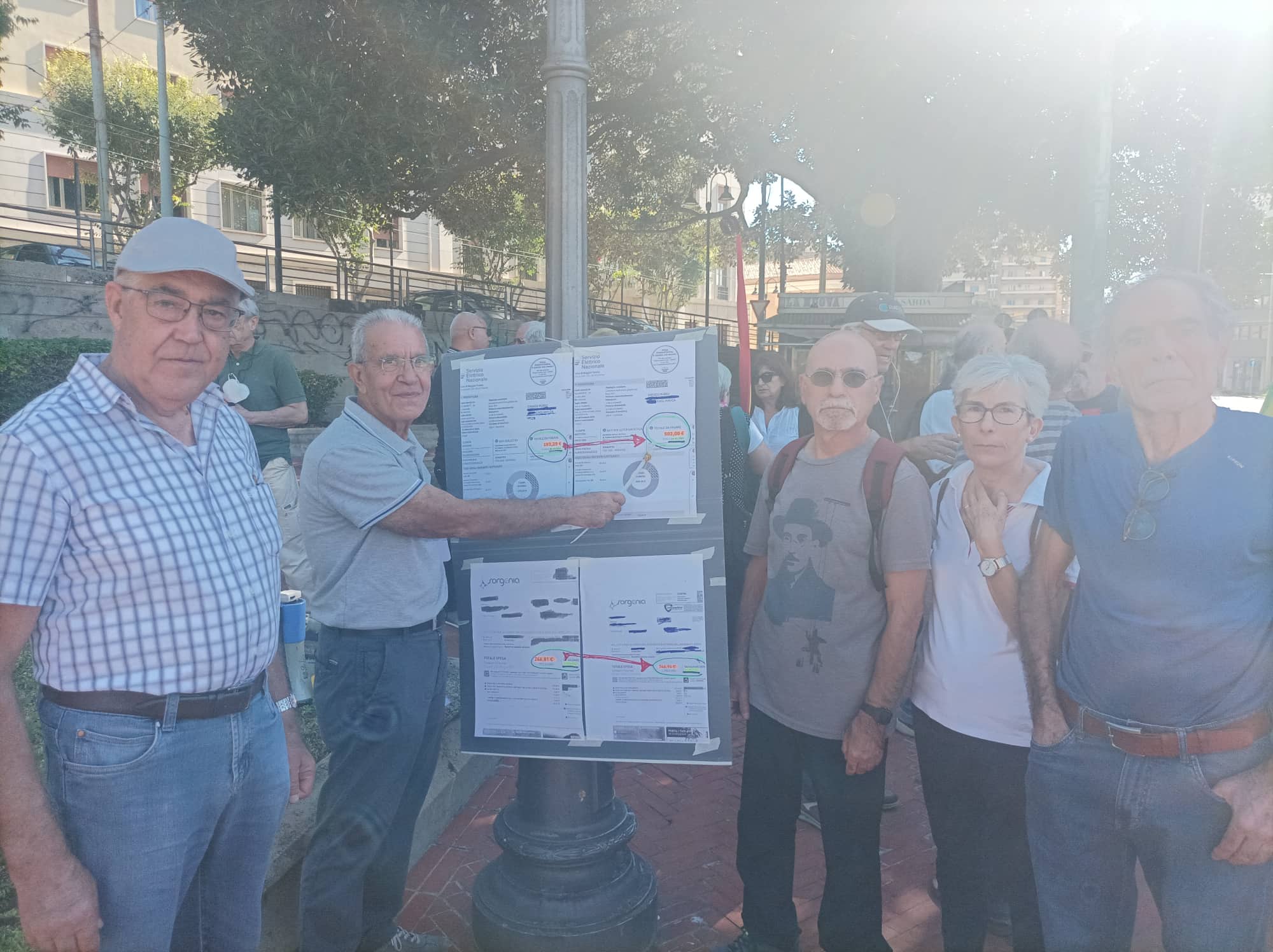 Cagliari, i pensionati strozzati dalle bollette della luce: “C’è già chi protesta e non le paga”