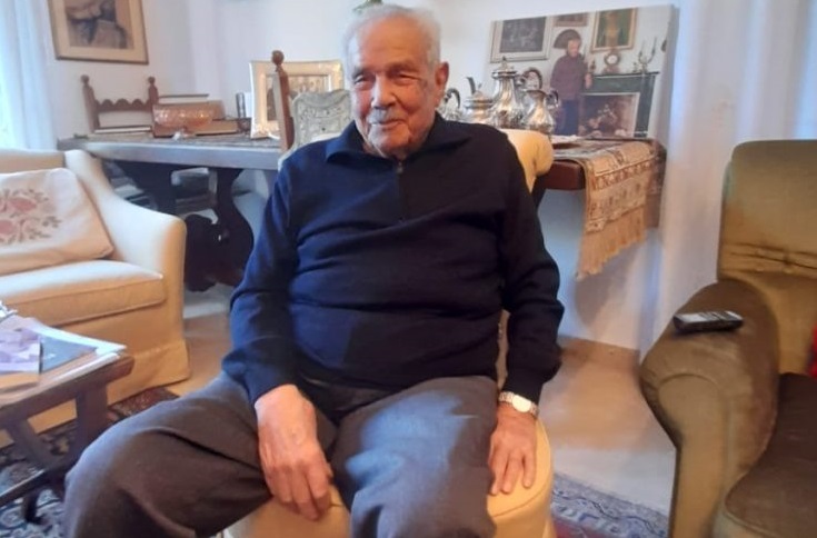 La favola di Bustianu Maccioni, lo storico ingegnere di Nuoro rinnova la patente a 104 anni