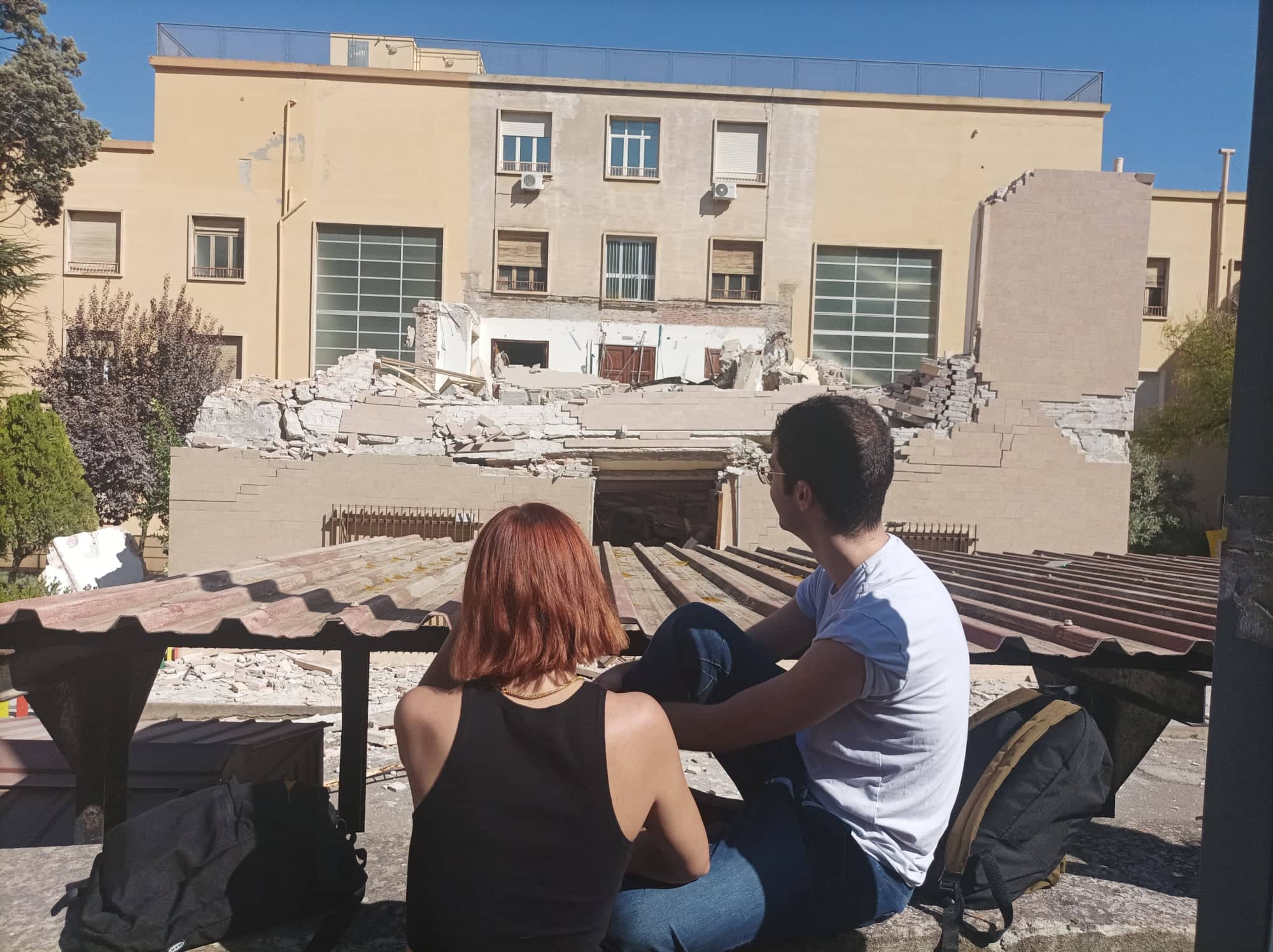 Cagliari, ok alle lezioni in presenza accanto all’aula magna crollata: “Totale sicurezza”