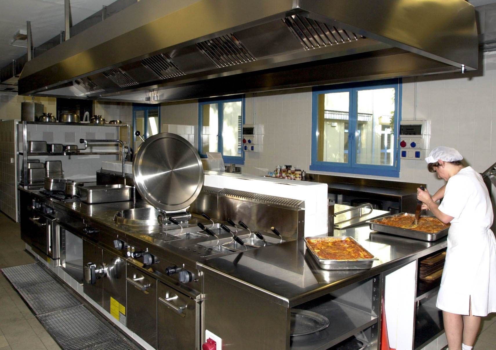 Le mense scolastiche di Quartu senza cibo e detersivo, pugno duro del Comune: “Arrivano le multe salate”