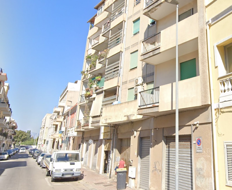 “Casa affittata a Cagliari, non riesco a cacciare l’inquilino moroso e la sua compagna finita ai domiciliari”
